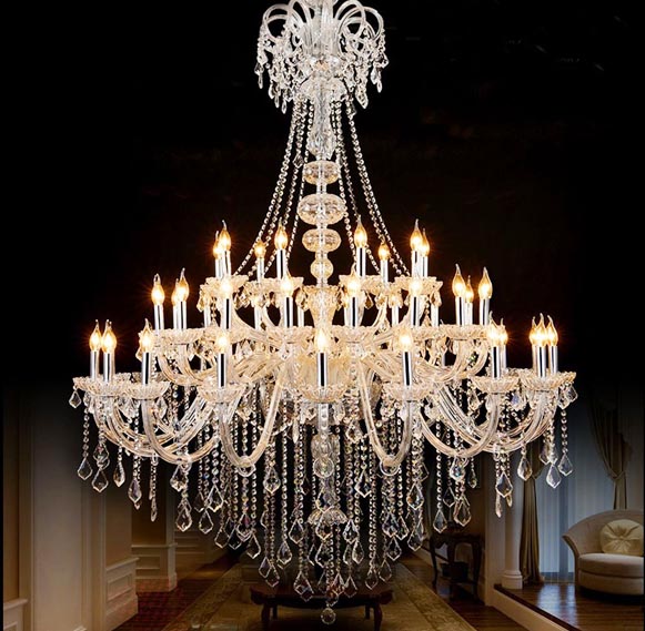 Monarcha Chandelier faoi stiúir clasaiceach